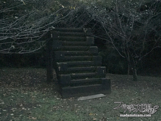 佐倉城址公園の謎の階段